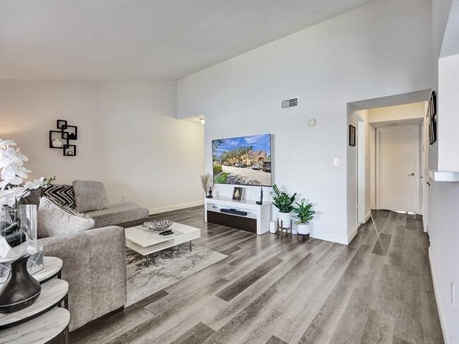 Photo - 2351 NW 33rd St Unit 513