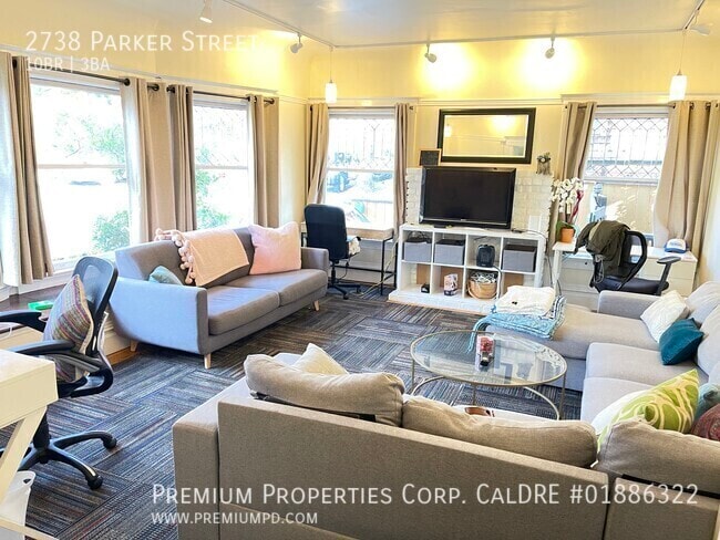 Photo - 2738 Parker St