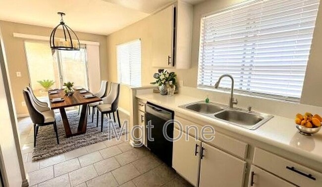 Photo - 15763 Paine St