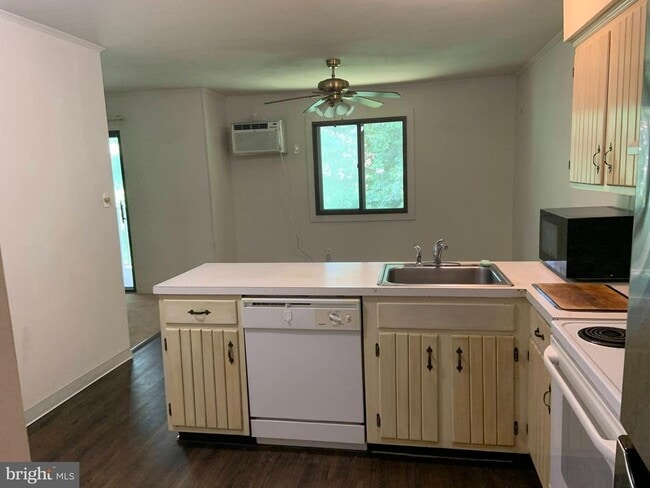 Photo - 400 Campbell Cir Unidad G15