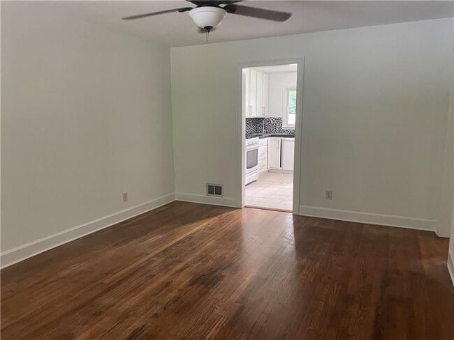 Photo - 4260 S Lakeshore Dr Unidad Right