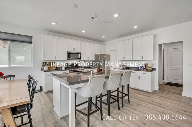Photo - 3056 S Shoreline Dr