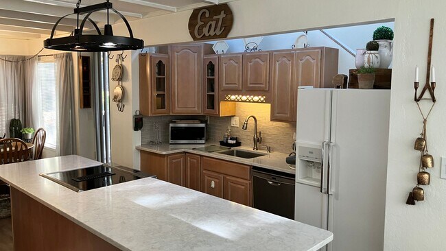 Photo - Cozy two bedroom Lake Village Condo availa...