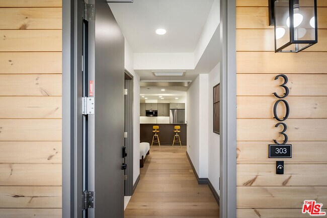 Photo - 118 Orlando Ave Unit 303