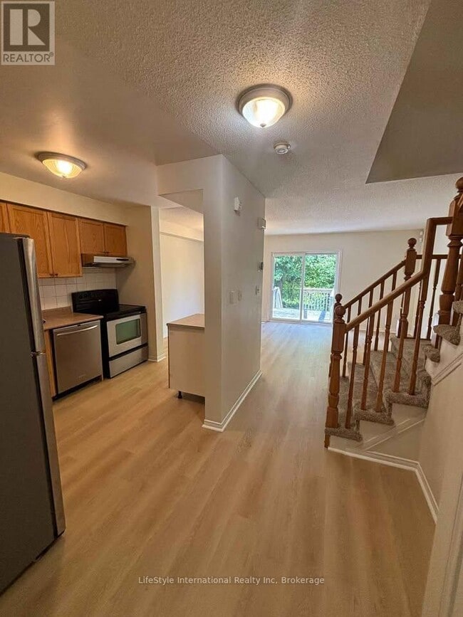 Photo - 26 Roehampton Crescent