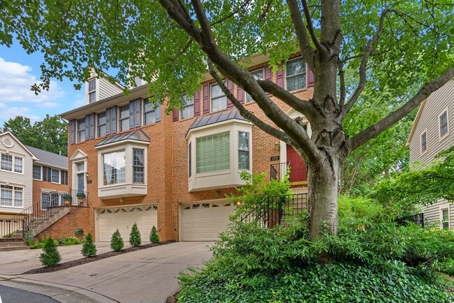 Building Photo - 3 Bed 3.5 Bath - Rockville Townhome - 2 Ca...