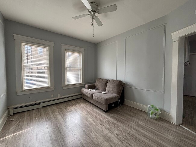 Building Photo - 1401 Lincoln St Unit 1