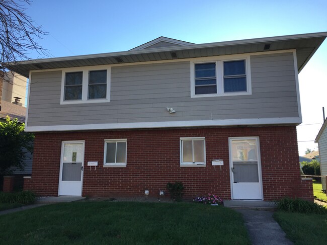 Building Photo - 89 N 16th Ave