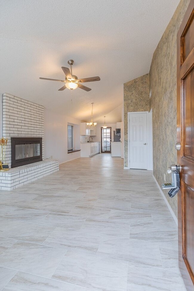 Photo - Comfortable 2 Bed 2 Bath - Pet Friendly & New Amenities!