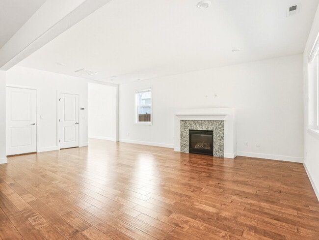 Photo - **Beautiful 4-Bedroom Home with A/C, Covered Outdoor Living & Designer Finishes in Bothell** Avai...