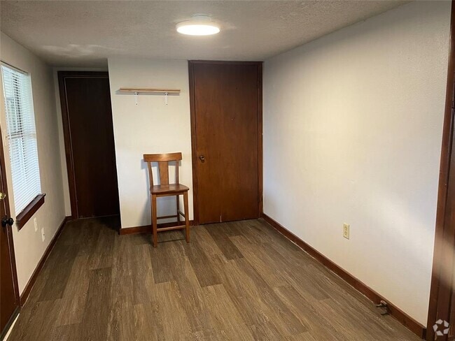 Building Photo - 1811 52nd St Rental