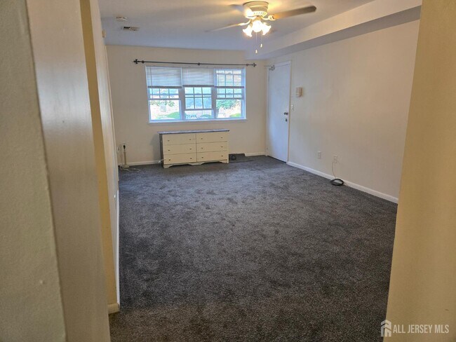 Photo - 143 College Dr