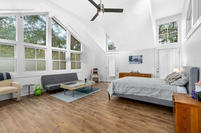 Photo - 215 Beauregard St