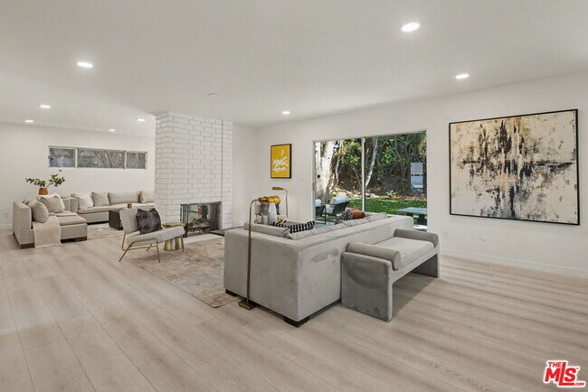 Photo - 2612 S Beverly Dr