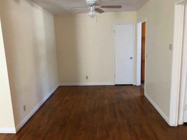 Photo - 6135-6145 Woodman Ave Unit H