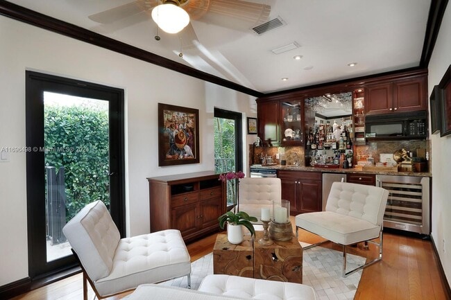716 Mendoza Ave