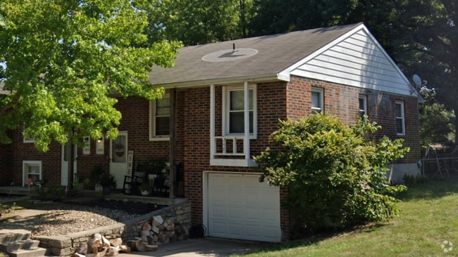 Building Photo - *COMING SOON* Huge Independence Duplex Wit... Rental