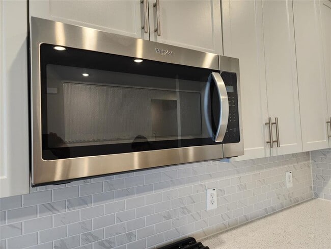 Photo - 120 Greenspire Ln