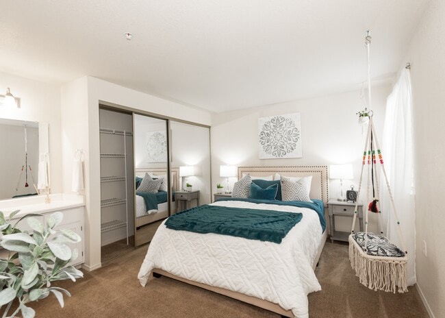 Photo - Valley River Court