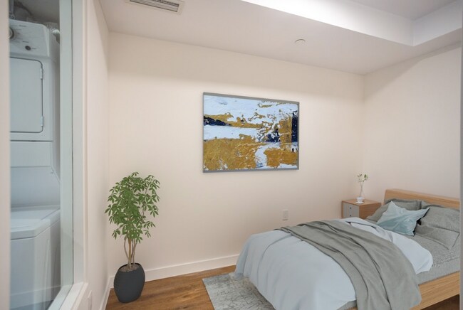 Photo - 325 University Ave W