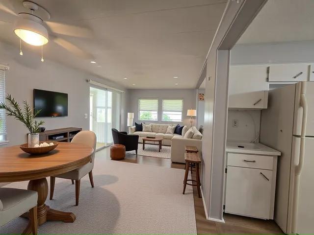 Photo - 305 49th Ave Dr W