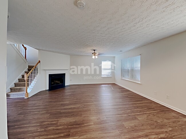 Photo - 330 Meadows Ln