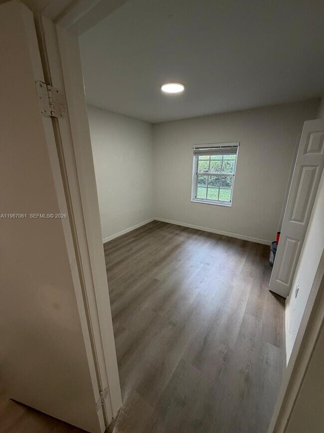 Photo - 4000 SW 16th Terrace Unidad 4000