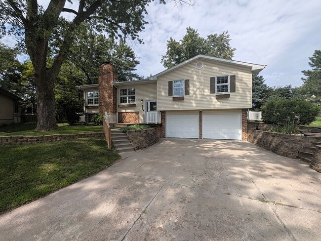 Building Photo - 808 Leprechaun Ln