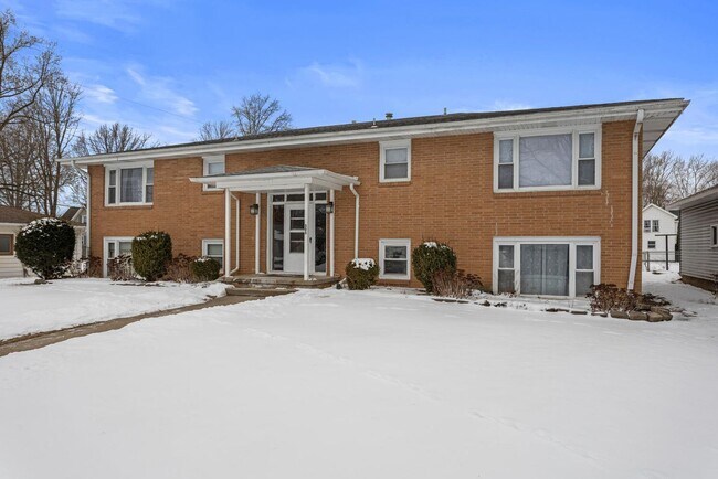 Photo - 305 N Elizabeth St Unit 1