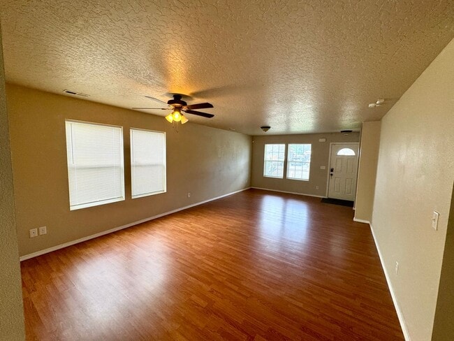 Photo - Spacious 5-Bedroom Home with 3-Car Garage in Nampa