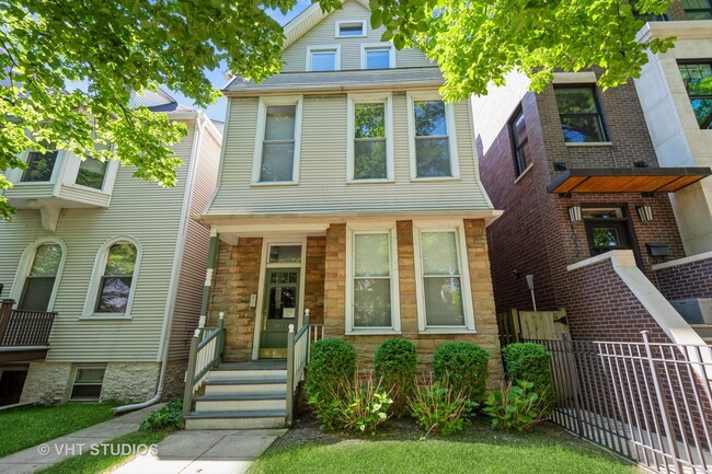 Building Photo - 1837 W Addison St Unit 2 Rental