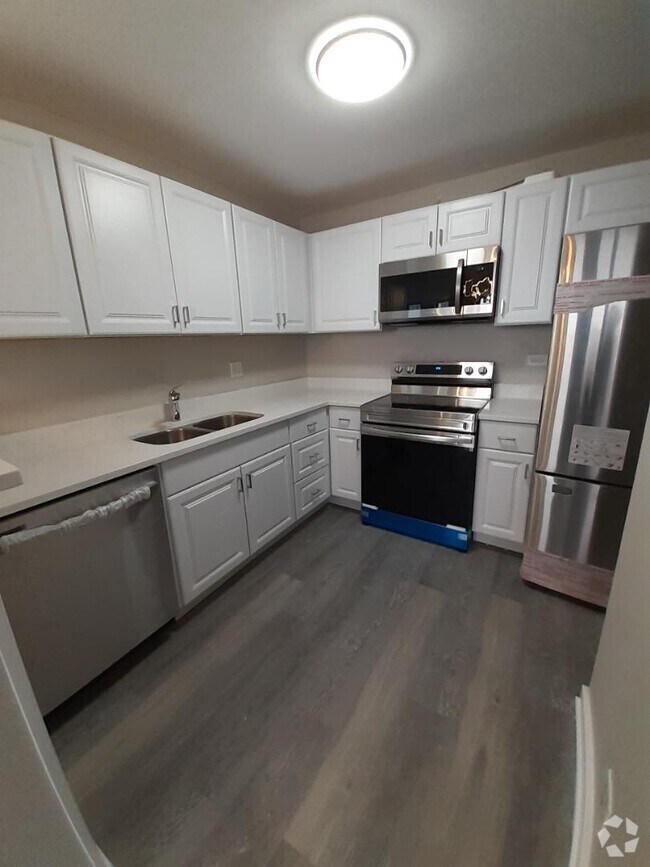 Building Photo - 5100 N Marine Dr Rental