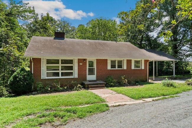 Building Photo - Chapel Hill 3 Bed 2 Bath Ranch - Available... Rental