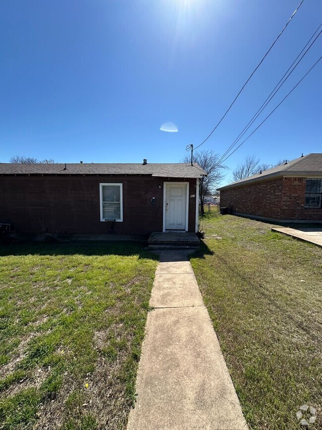 Building Photo - Cozy 1 bedroom 1 bath duplex Rental