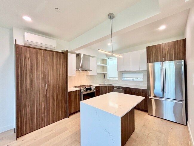 3816 A 13th Ave W