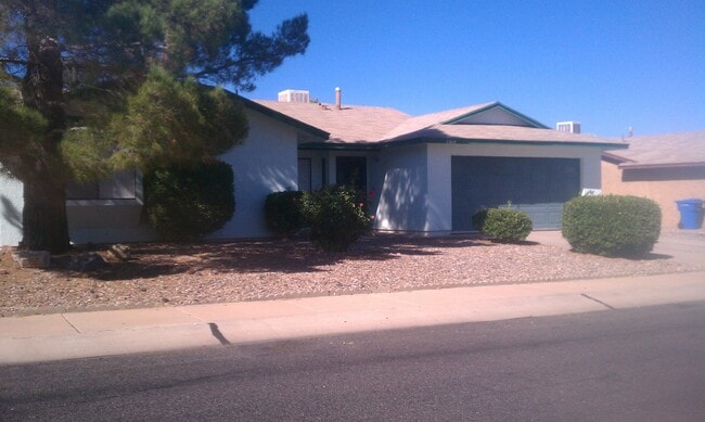 Building Photo - 2310 Primrose Dr