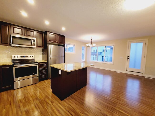 Photo - 446 Allard Blvd SW
