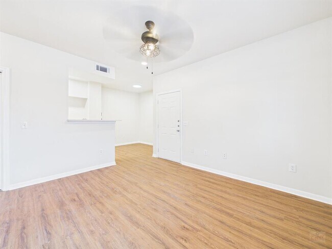 Photo - 2320 Gracy Farms Ln Unit 323