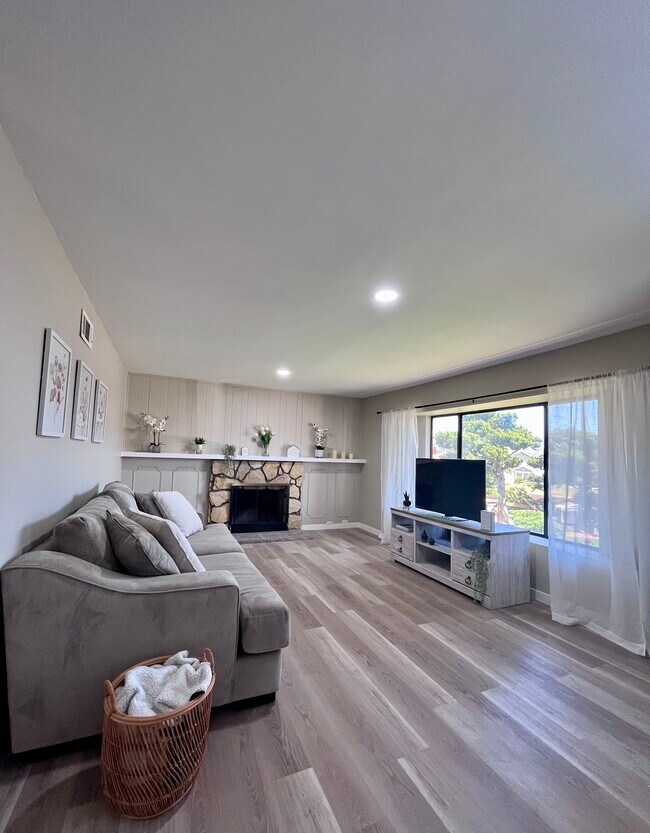 Photo - 10124-10123 3 Oaks Way