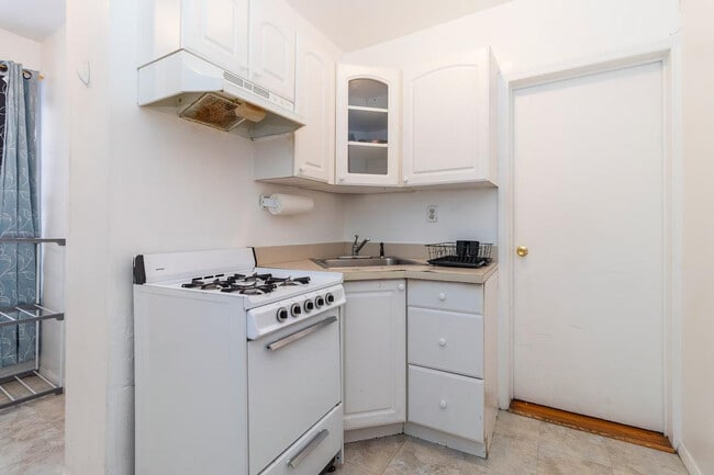 Building Photo - 248 E 91st St Rental