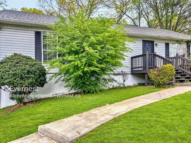 Photo - 704 Robin Rd House
