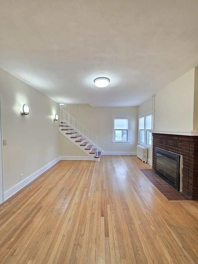 Photo - 1906 Burdett Ave