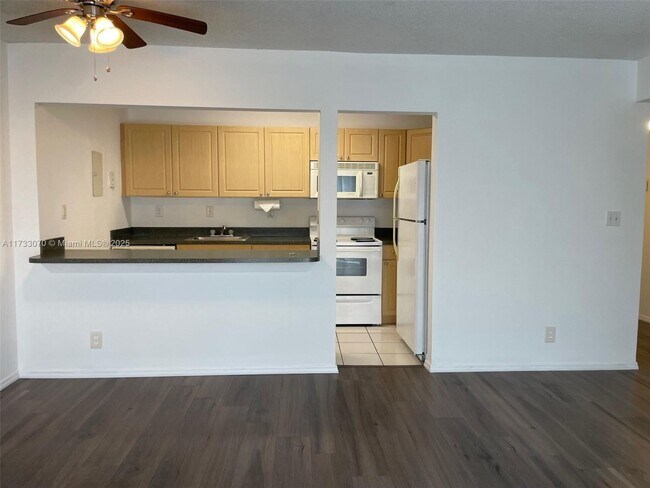 Photo - 605 S Pine Island Rd Unit 203A