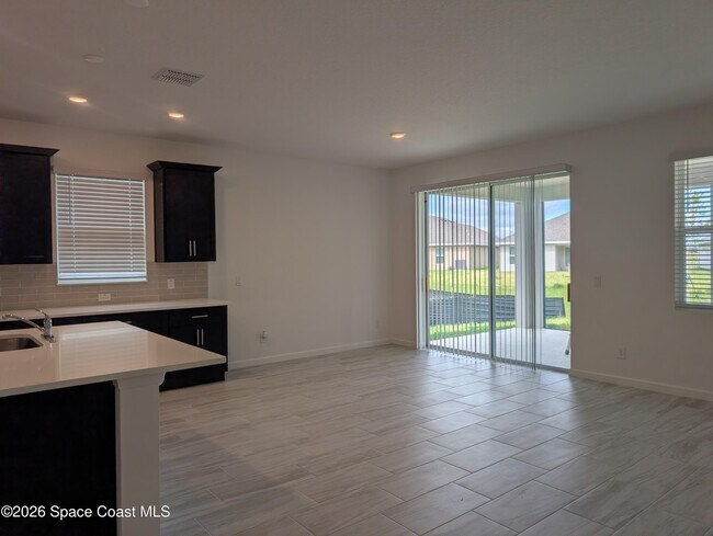 Photo - 938 Soleway Ave NW