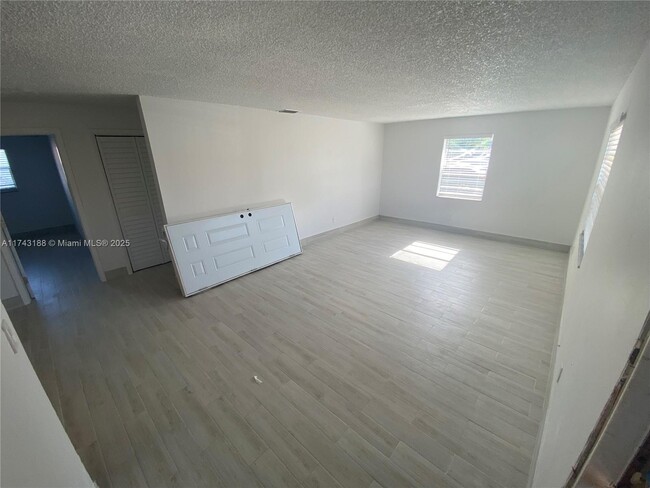 Photo - 4621 SW 33rd Ave Apartamento Unidad 1