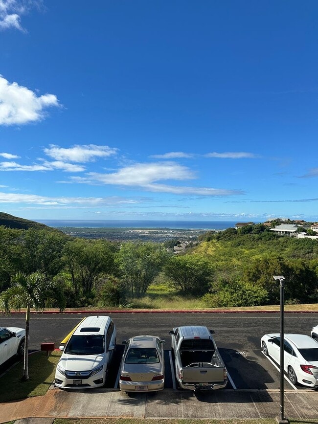 Building Photo - Completely renovated cool & breezy upper M... Rental