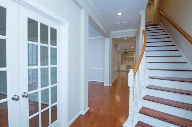 Photo - 62 E Pipers Green St