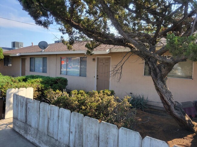 Building Photo - 1359Bardsley Unit Apt. A