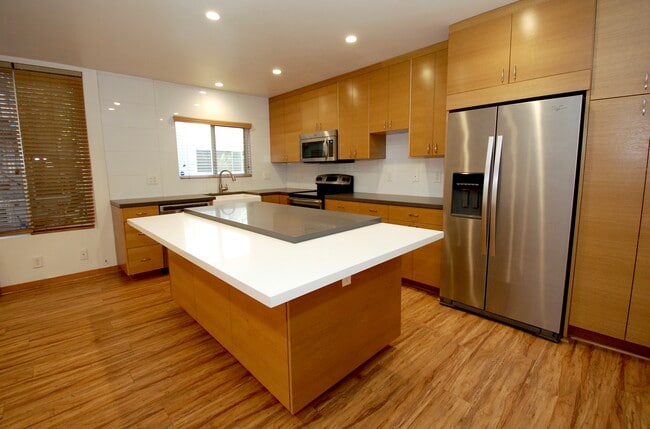 Photo - 11924-11934 Riverside Dr