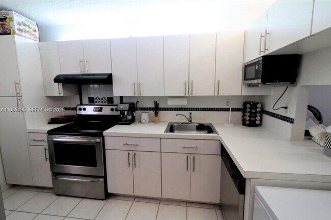 Photo - 2903 N Miami Beach Blvd Unit 707
